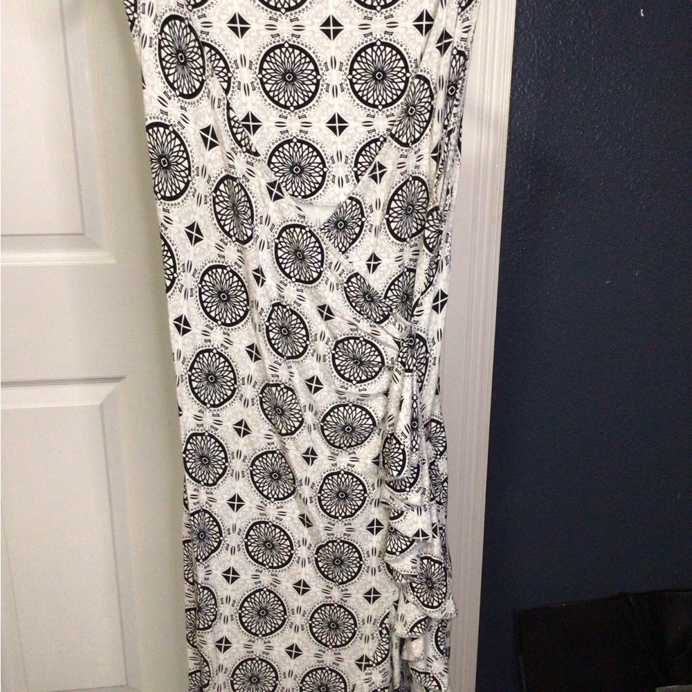 New York & Company Black and White Geometric Maxi Skirt